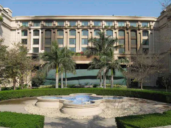 Hotel-Grand-Building-at-Delhi