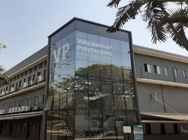Polytechnic-building-in-the-campus-area